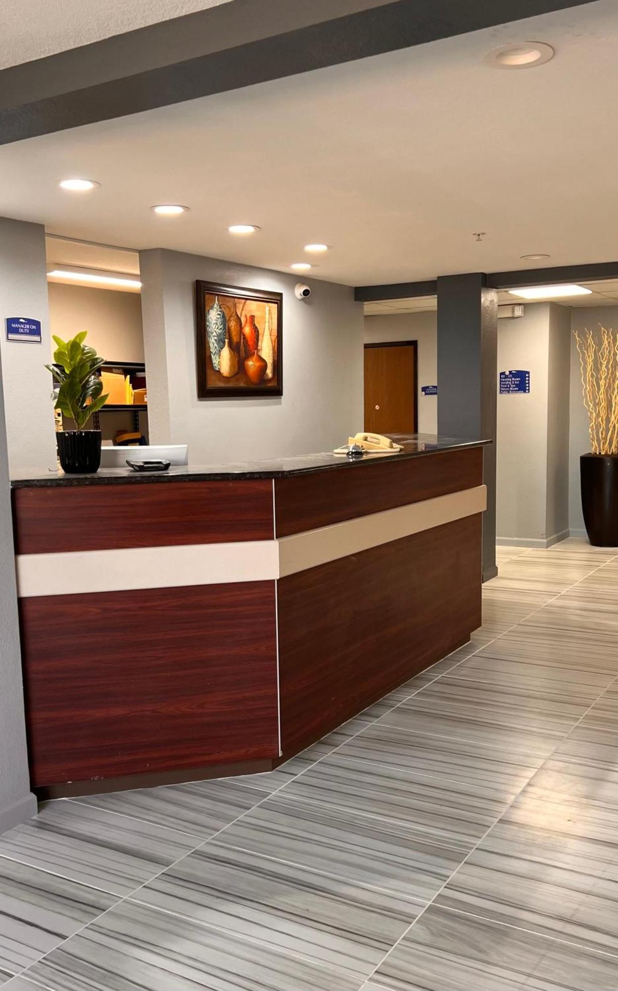 Blisspoint Inn & Suites, Northwood Esterno foto