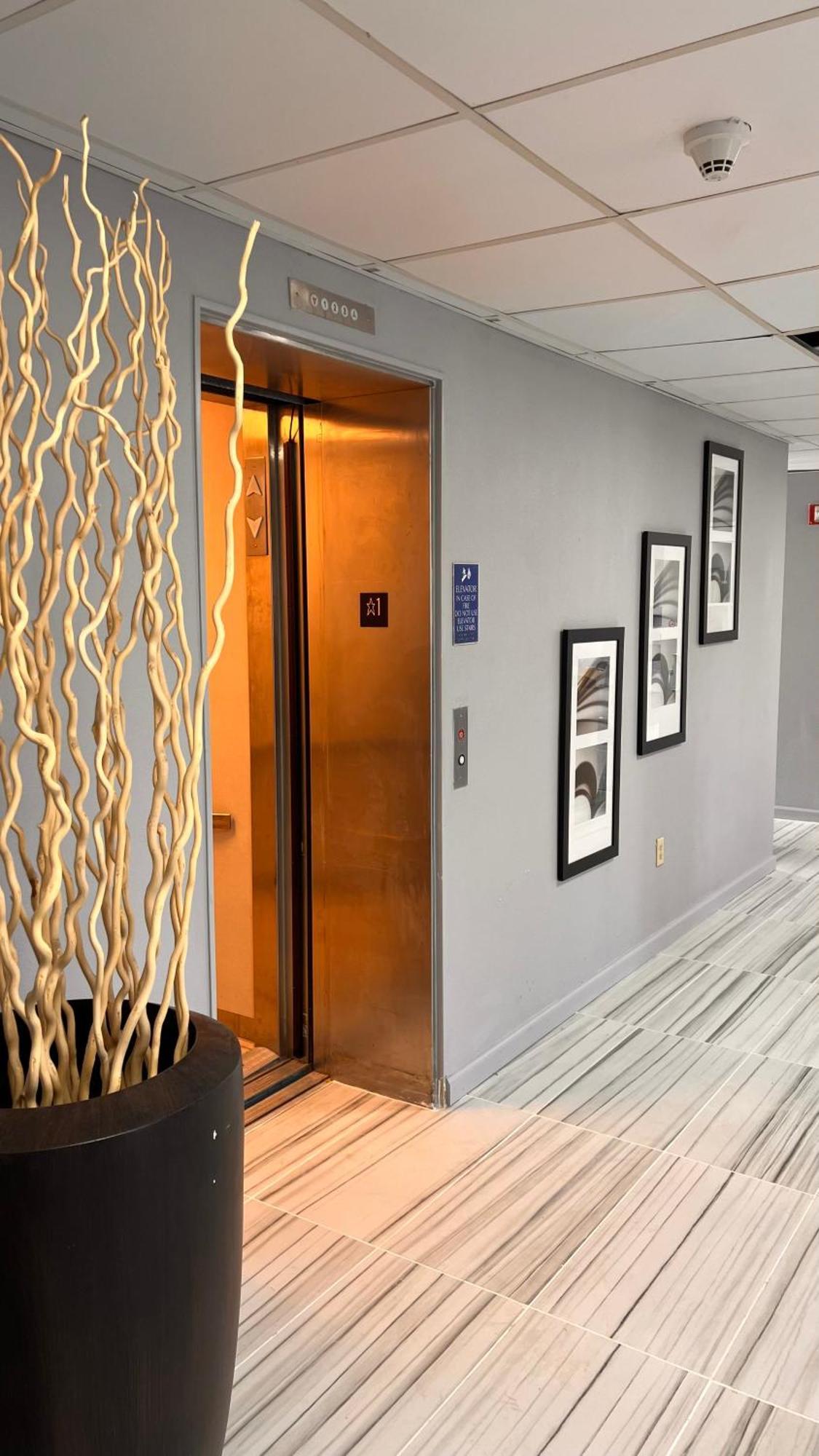 Blisspoint Inn & Suites, Northwood Esterno foto
