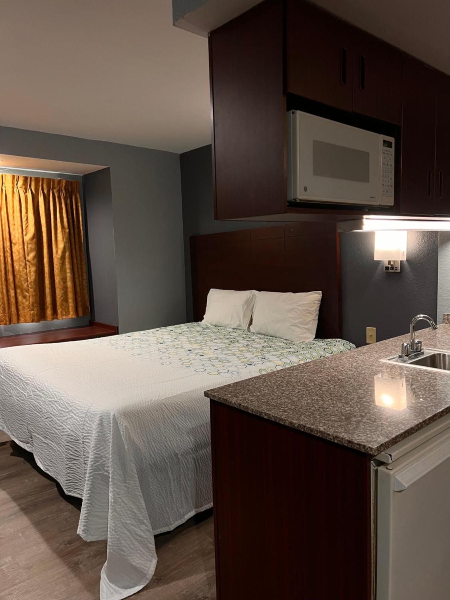 Blisspoint Inn & Suites, Northwood Esterno foto