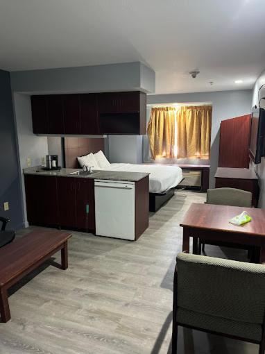 Blisspoint Inn & Suites, Northwood Esterno foto
